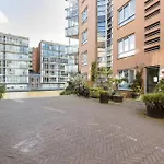 Sm Center Located On The Canal Bed & Breakfast *