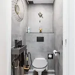 Sm Center Located On The Canal Bed & Breakfast