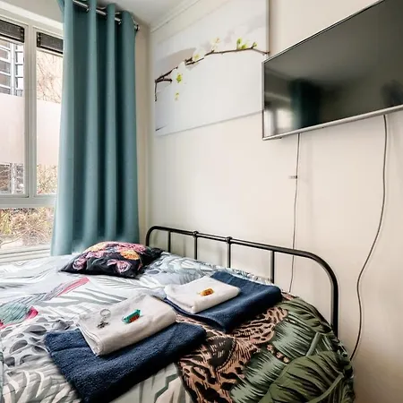 Sm Center Located On The Canal Bed & Breakfast