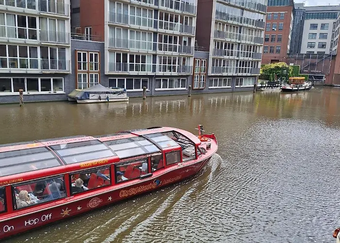 Sm Center Located On The Canal Bed & Breakfast