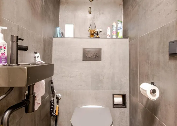 Sm Center Located On The Canal Bed & Breakfast